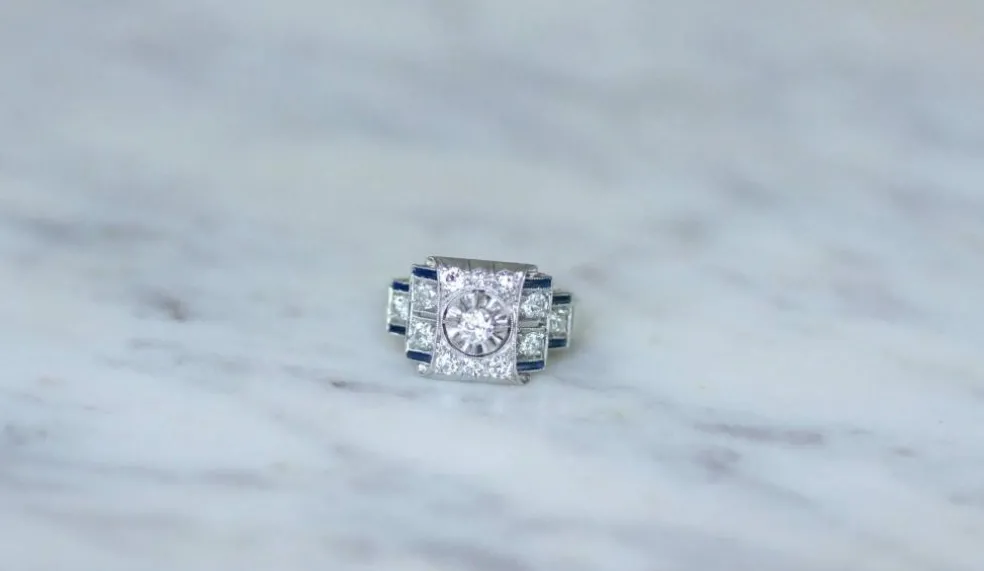 Bague Art Déco diamants et saphirs synthétiques