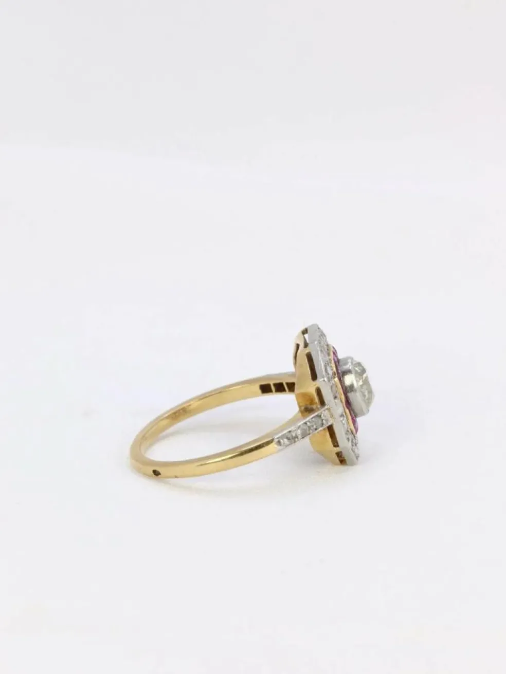 Bague Art Déco diamants rubis calibrés