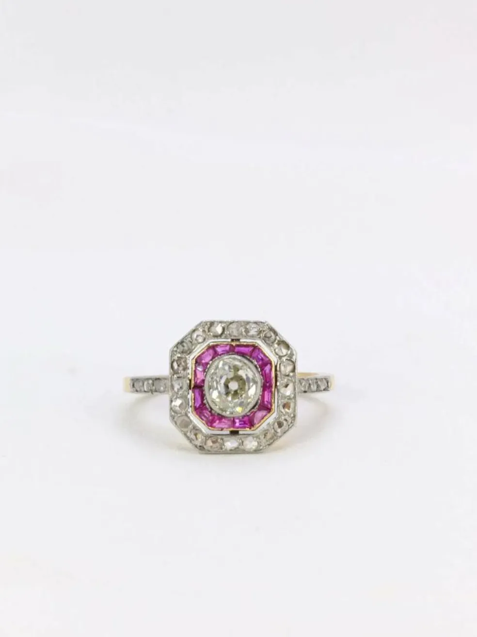 Bague Art Déco diamants rubis calibrés