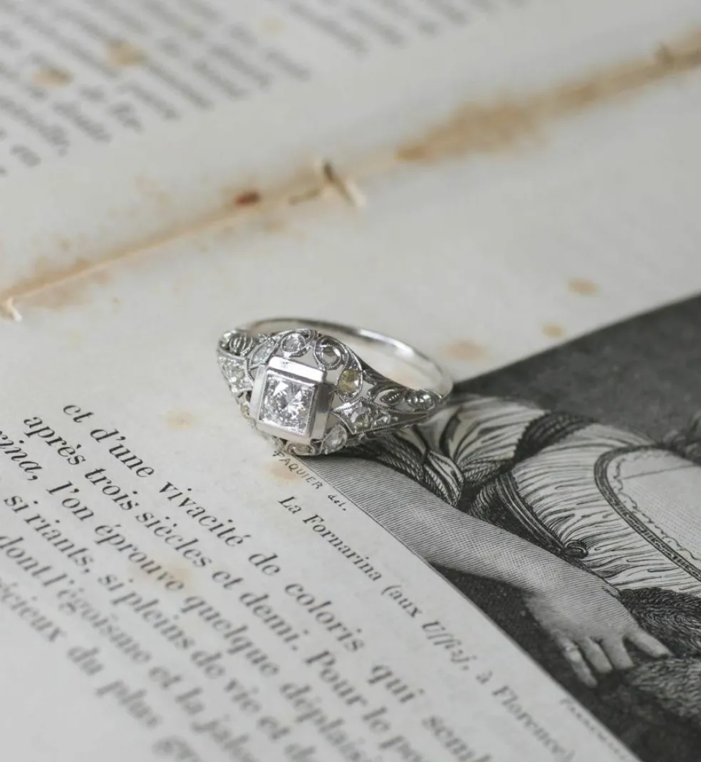 Bague Art Déco Dôme Ajouré Diamants