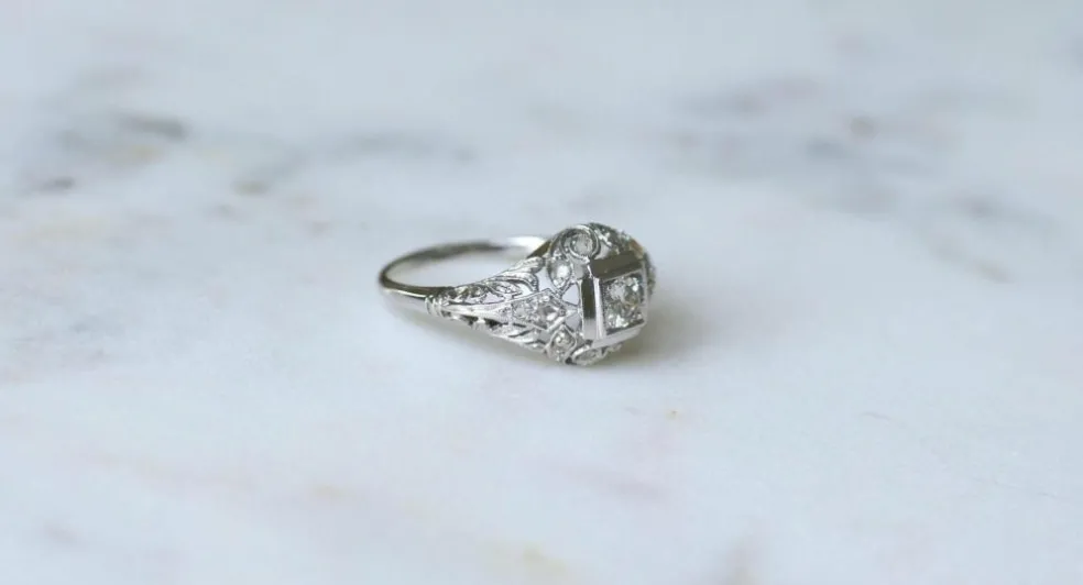 Bague Art Déco Dôme Ajouré Diamants