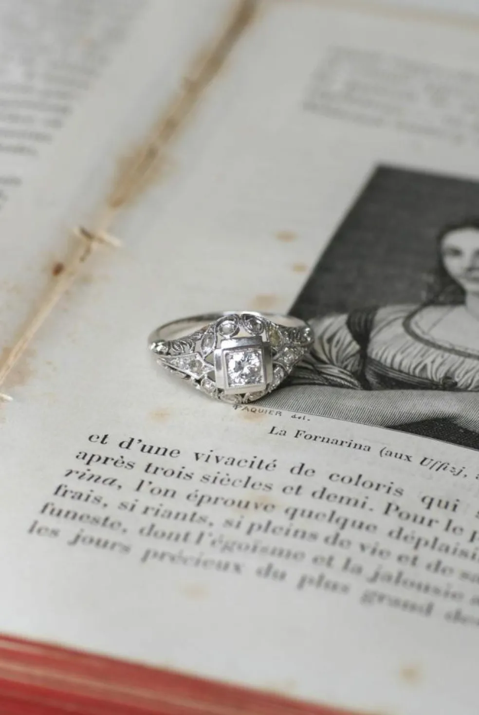 Bague Art Déco Dôme Ajouré Diamants