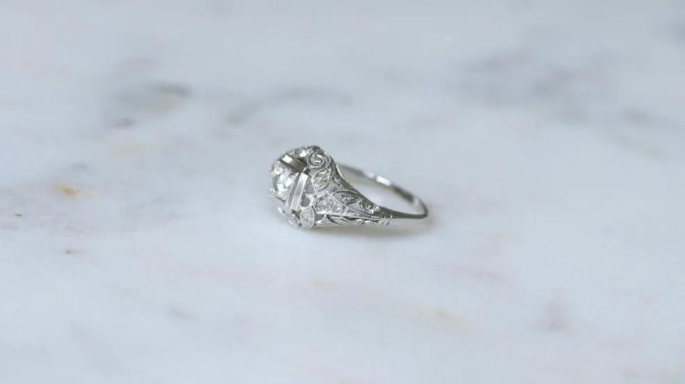 Bague Art Déco Dôme Ajouré Diamants