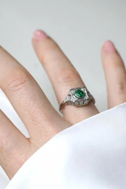 Bague Art Déco Emeraude et Diamants sur Platine