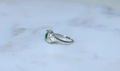Bague Art Déco Emeraude et Diamants sur Platine