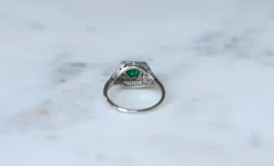 Bague Art Déco Emeraude et Diamants sur Platine