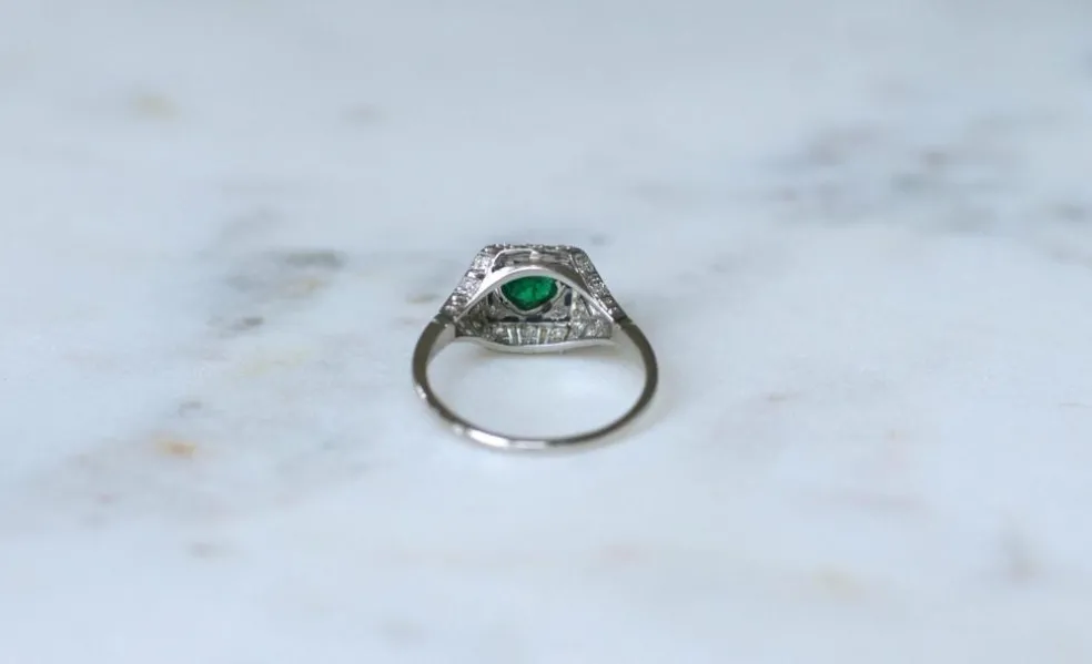 Bague Art Déco Emeraude et Diamants sur Platine