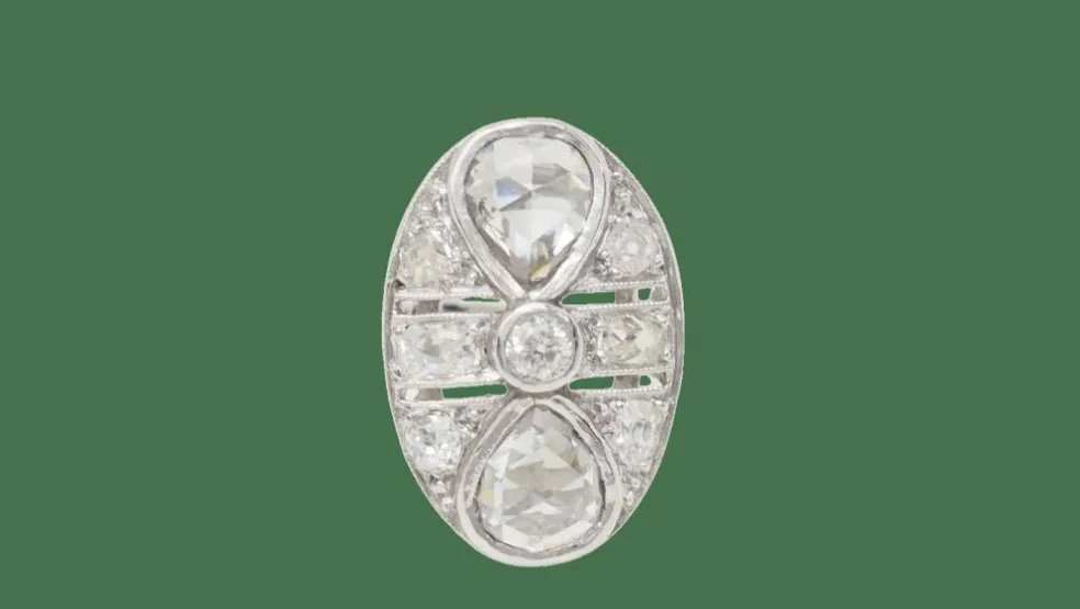 Bague art déco en or blanc et diamants