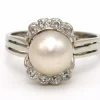 Bague Art Déco en or blanc 18 carats sertie d'une perle fine et de diamants