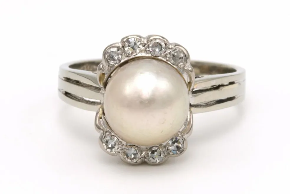 Bague Art Déco en or blanc 18 carats sertie d'une perle fine et de diamants