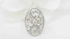 Bague art déco en or blanc et diamants