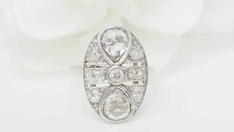 Bague art déco en or blanc et diamants
