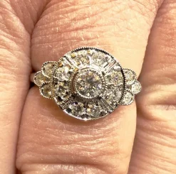 Bague art déco en or blanc et diamants