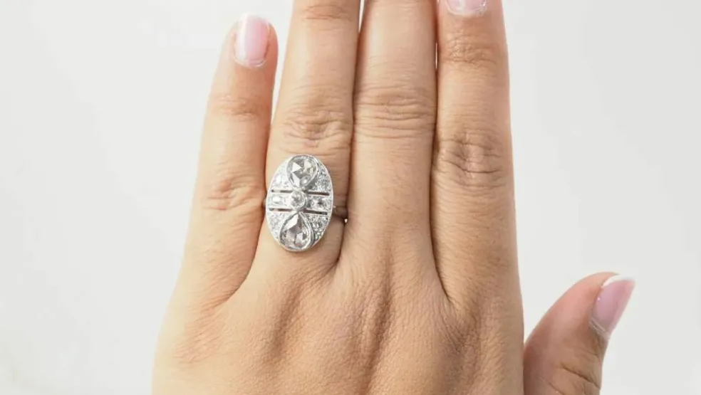 Bague art déco en or blanc et diamants