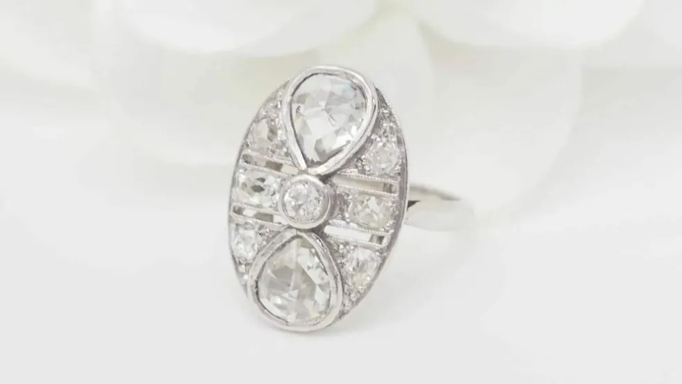 Bague art déco en or blanc et diamants