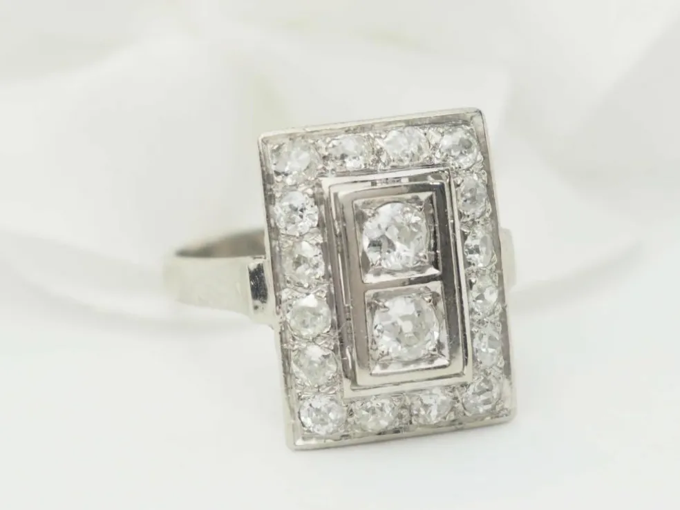 Bague Art Déco en or blanc et platine, diamants