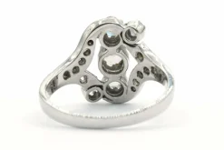 Bague Art Déco en or blanc 18 carats et argent sertie de diamants