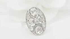 Bague art déco en or blanc et diamants