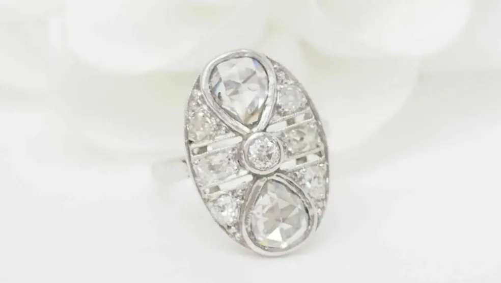 Bague art déco en or blanc et diamants