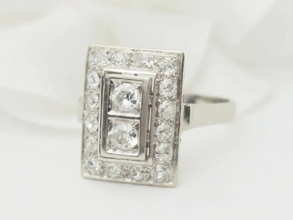 Bague Art Déco en or blanc et platine, diamants