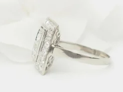 Bague Art Déco en or blanc et platine, diamants