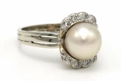 Bague Art Déco en or blanc 18 carats sertie d'une perle fine et de diamants