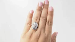 Bague art déco en or blanc et diamants