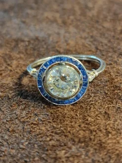 Bague Art Déco en or blanc et diamants taille ancienne, années 1930