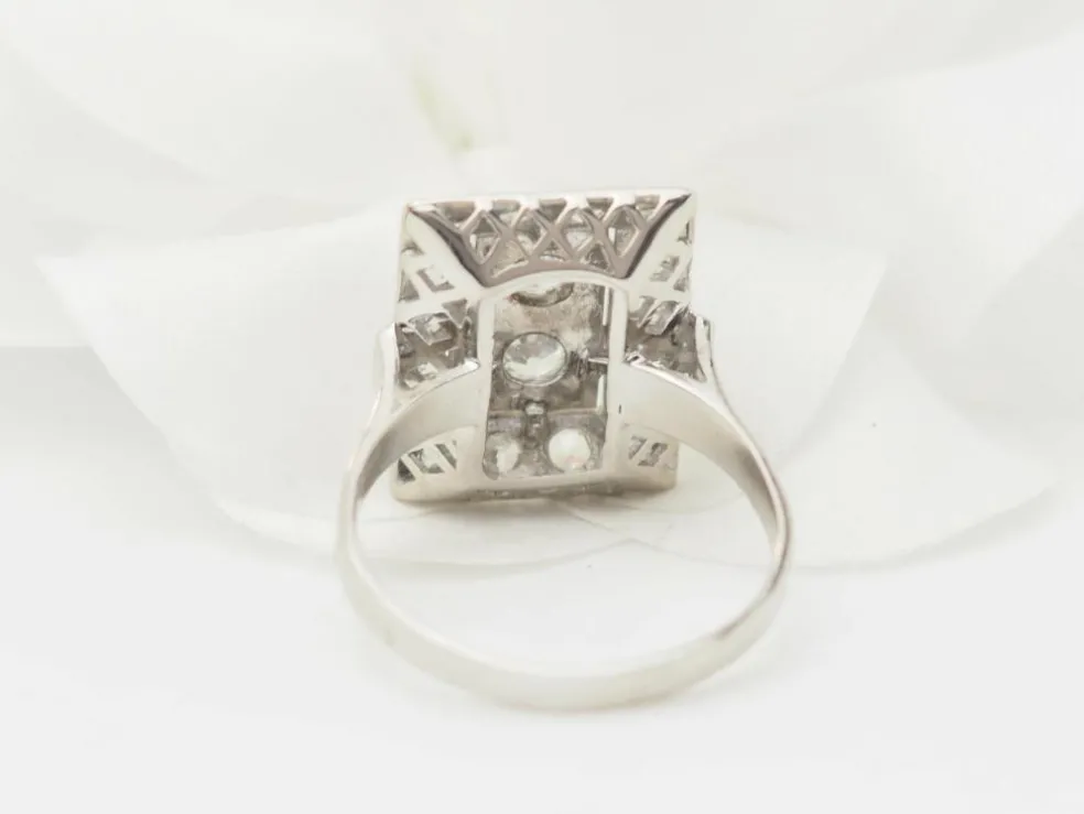 Bague Art Déco en or blanc et platine, diamants