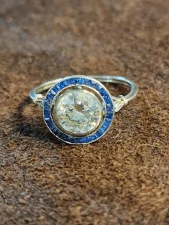 Bague Art Déco en or blanc et diamants taille ancienne, années 1930