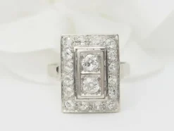 Bague Art Déco en or blanc et platine, diamants