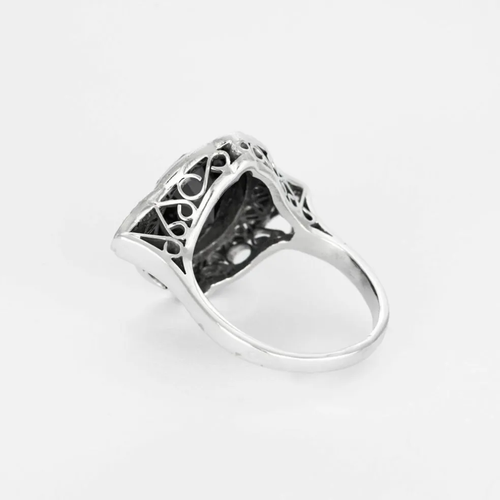Bague Art déco en or gris, saphir synthétique et diamants