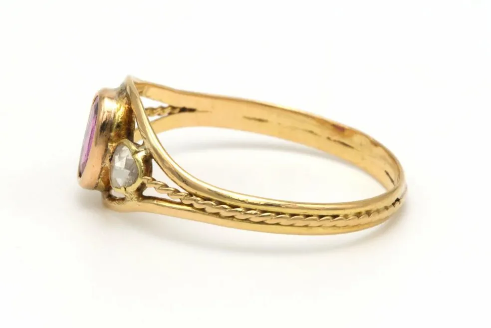 Bague Art Déco en or jaune sertie d'un cristal et de diamants