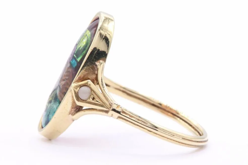 Bague Art Déco en or jaune sertie de perles et d'un émail de Limoges