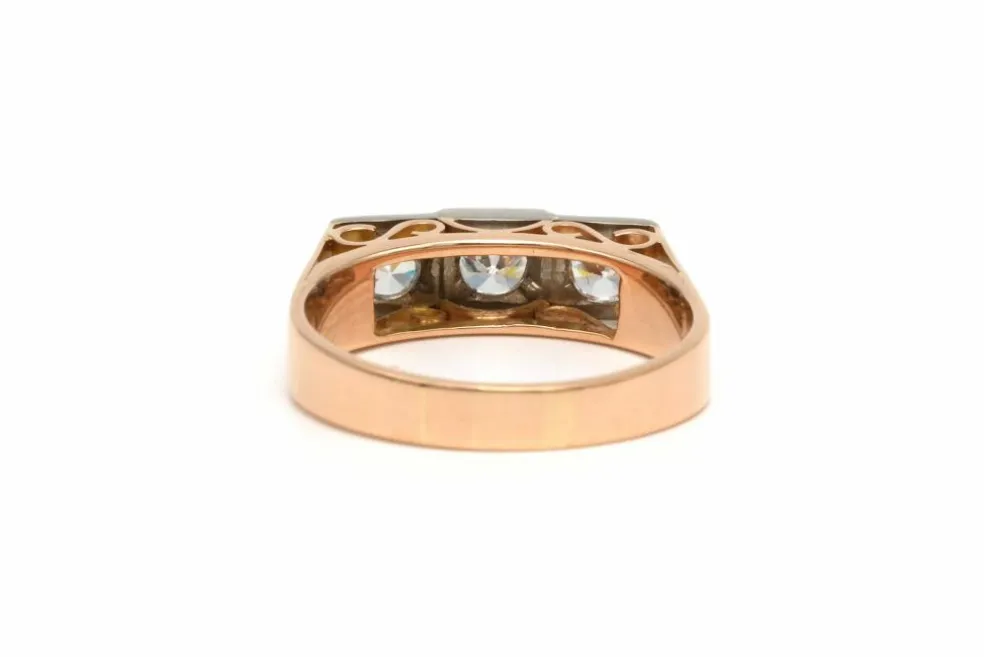 Bague Art Déco en or jaune et blanc 18 carats sertie de diamants