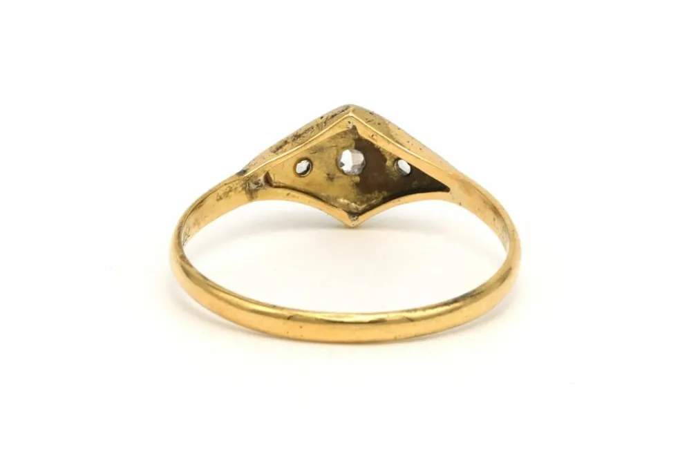Bague Art Déco en or jaune et blanc 18 carats sertie de diamants