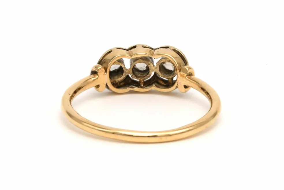 Bague Art Déco en or jaune et blanc 18 carats sertie de diamants "taille rose"