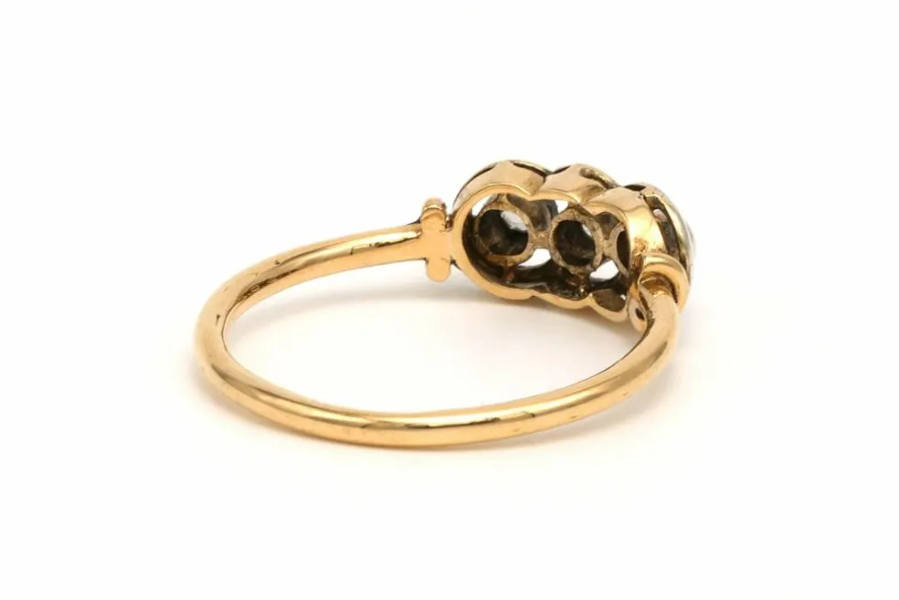 Bague Art Déco en or jaune et blanc 18 carats sertie de diamants "taille rose"