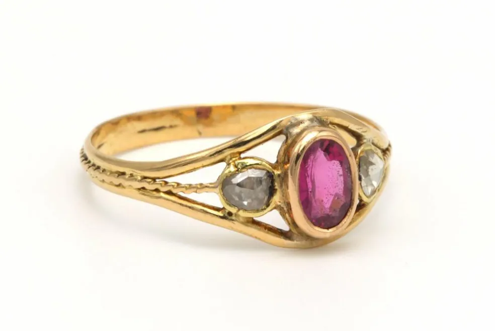 Bague Art Déco en or jaune sertie d'un cristal et de diamants