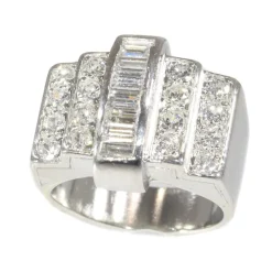 Bague Art Déco en platine et diamants