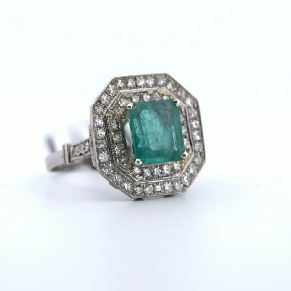 Bague Art Déco en platine et émeraude