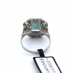 Bague Art Déco en platine avec émeraude