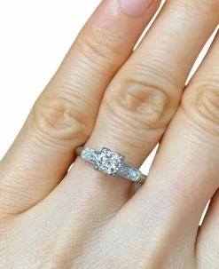 Bague art déco en platine et diamants