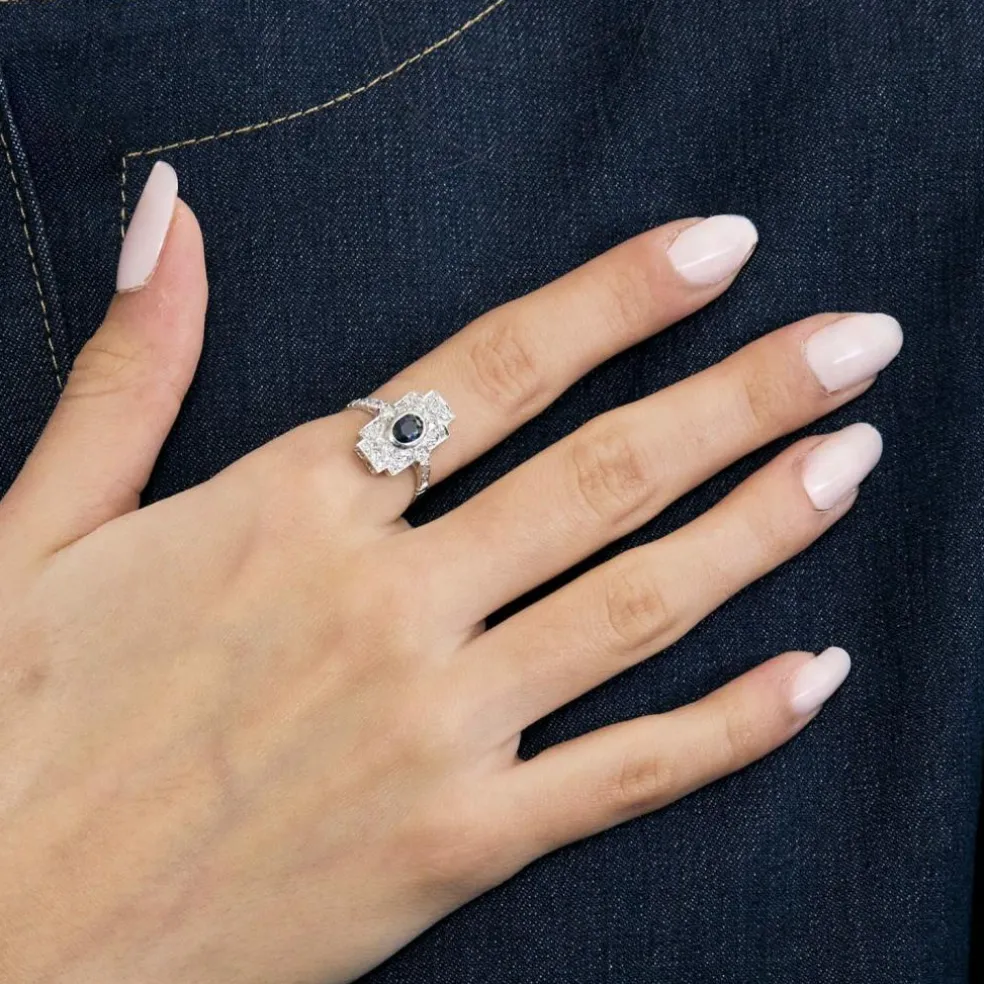 Bague Art déco en platine, saphir et diamants