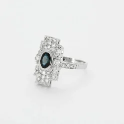 Bague Art déco en platine, saphir et diamants