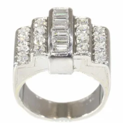 Bague Art Déco en platine et diamants