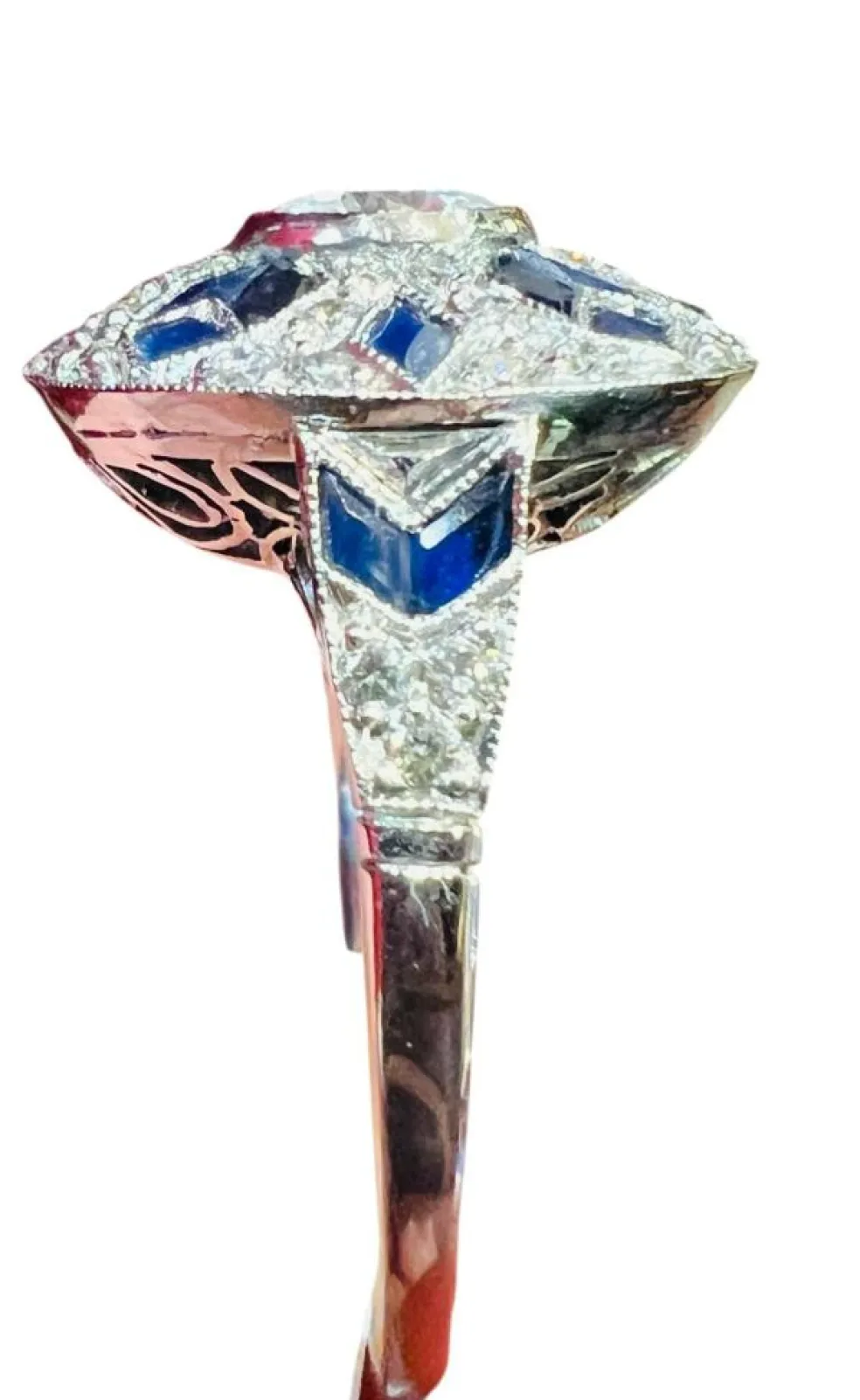 Bague Art Déco, en platine sertie de diamants et de saphirs