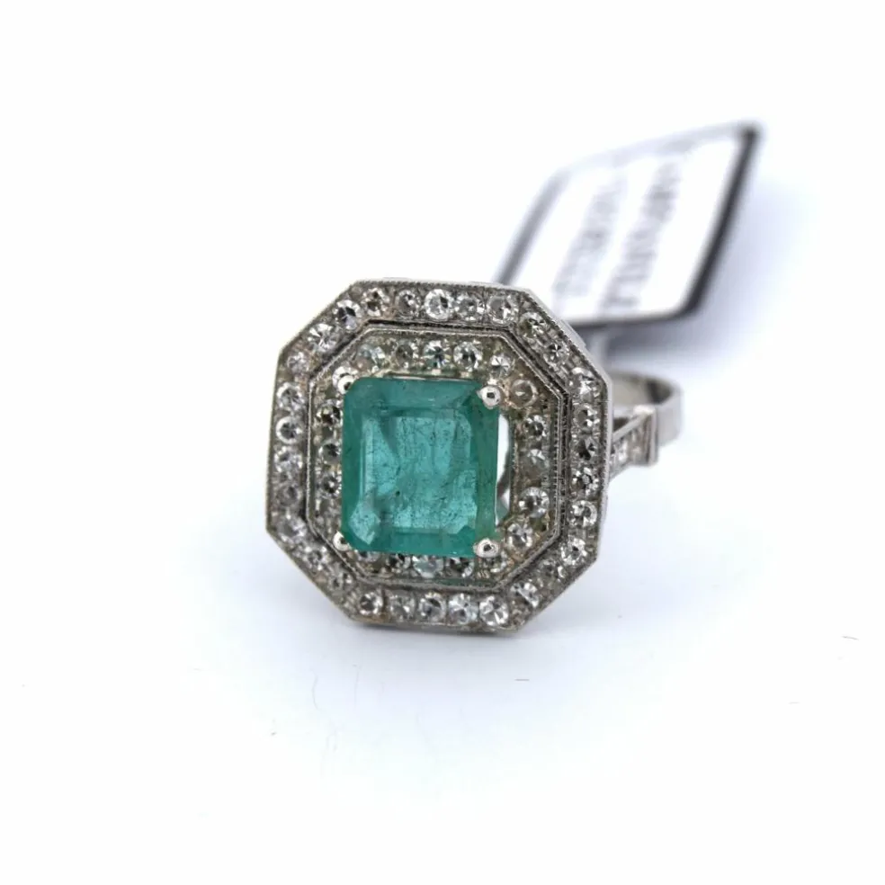 Bague Art Déco en platine et émeraude
