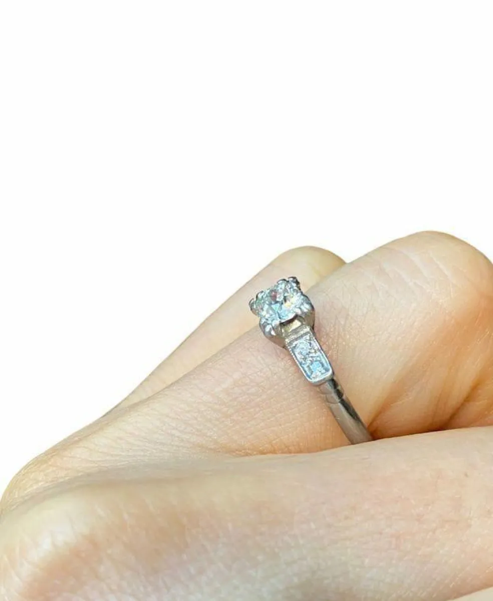 Bague art déco en platine et diamants
