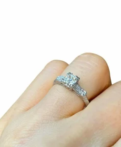 Bague art déco en platine et diamants